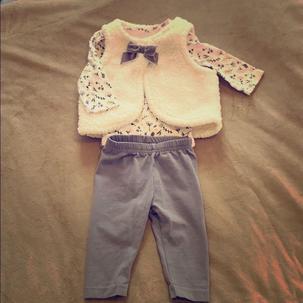 3pc Carter’s baby girl outfit size 3 months